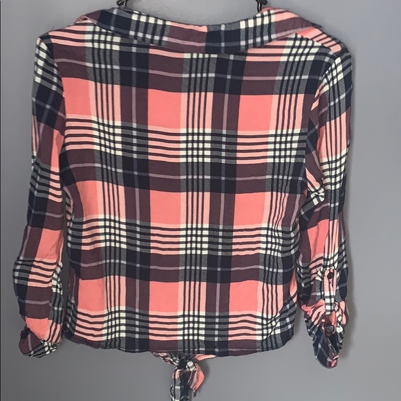 Crop tie in front flannel - Picture 2 of 4